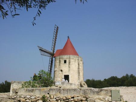 LE MOULIN DE DAUDET A FONTVIELLE DES SOUVENIRS